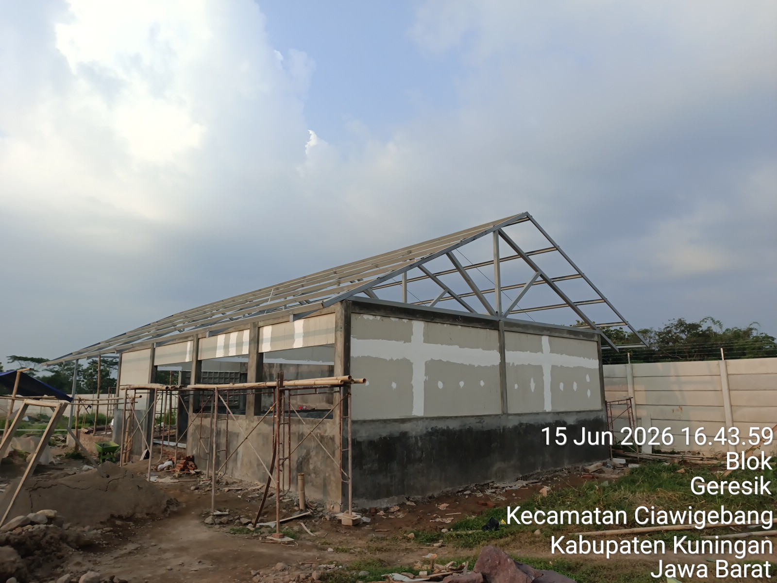 Pendidikan dan Pengalaman Kerja dalam Satu Program